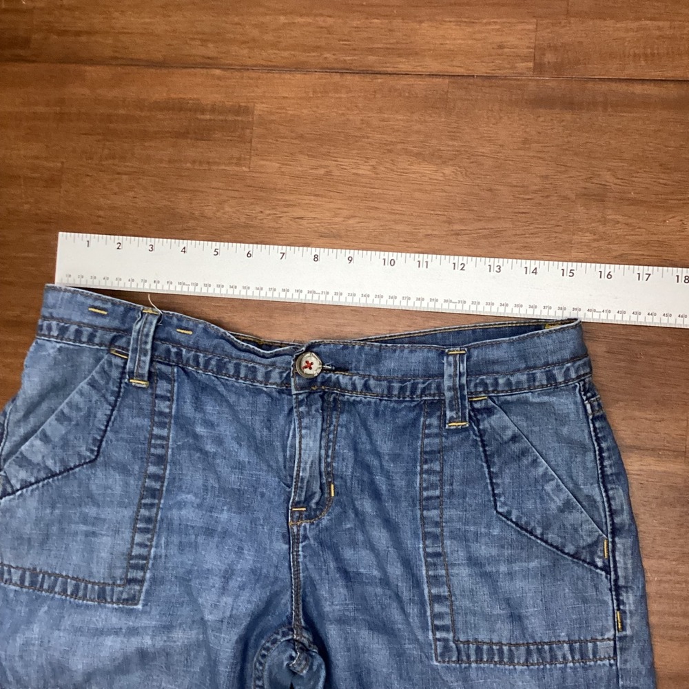 Gap 1969 Womens Blue Denim Cargo Shorts Long Utility Bermuda Size 8 Light Wash - Picture 9 of 10